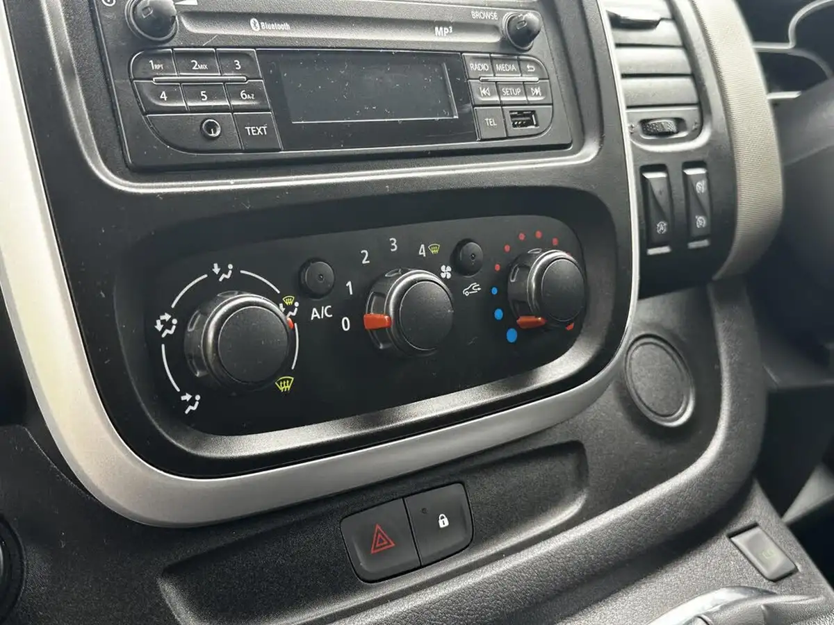 2017-renault-trafic-16dci-sl27-125-formula-edition-big-48