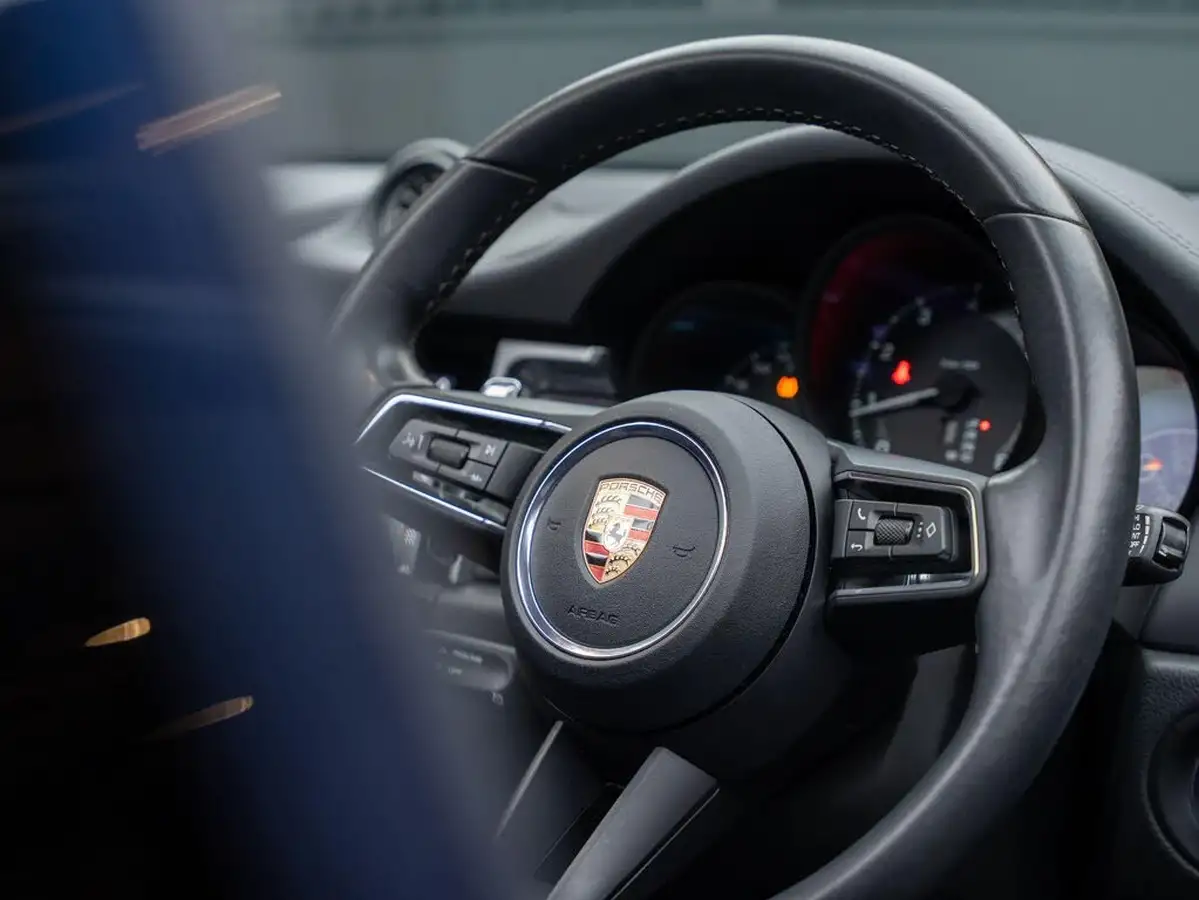 2022-porsche-macan-20-big-36