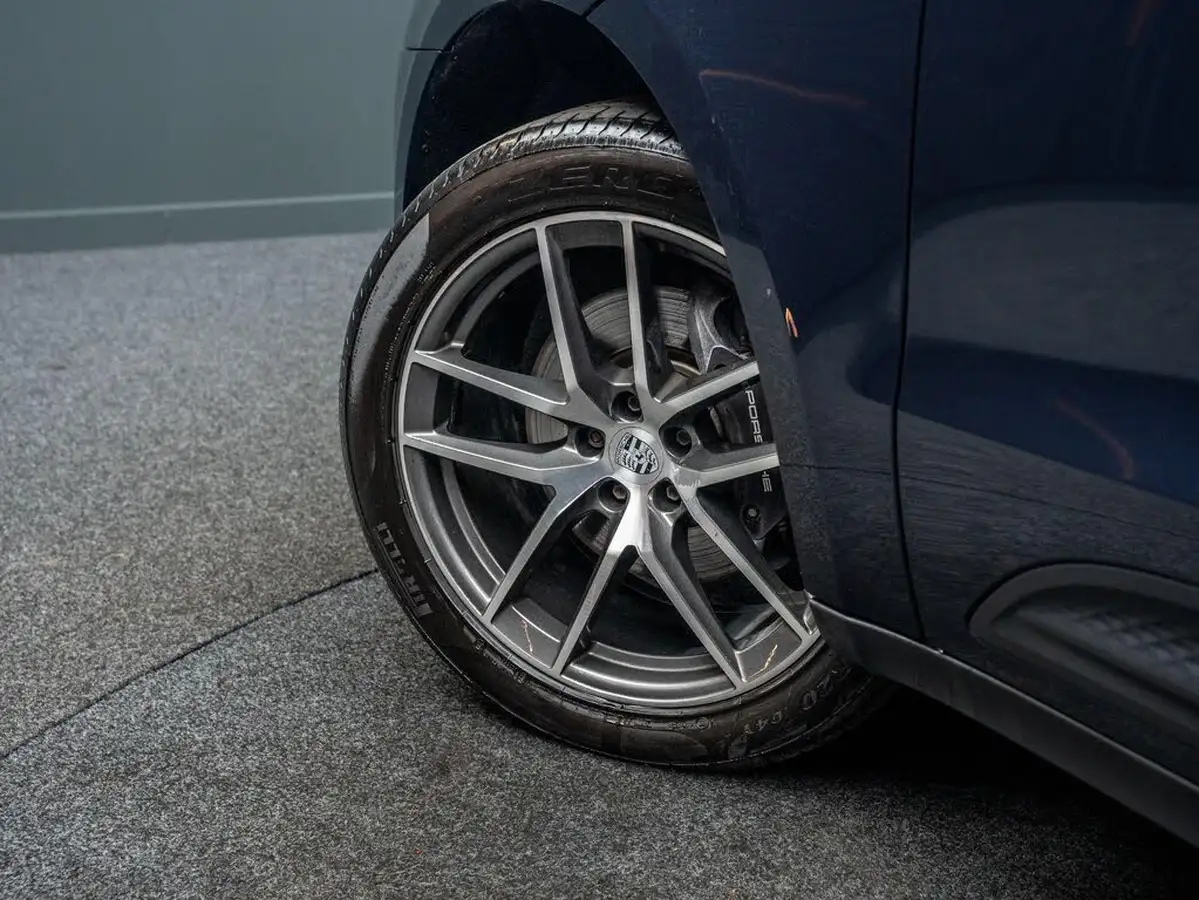 2022-porsche-macan-20-big-12