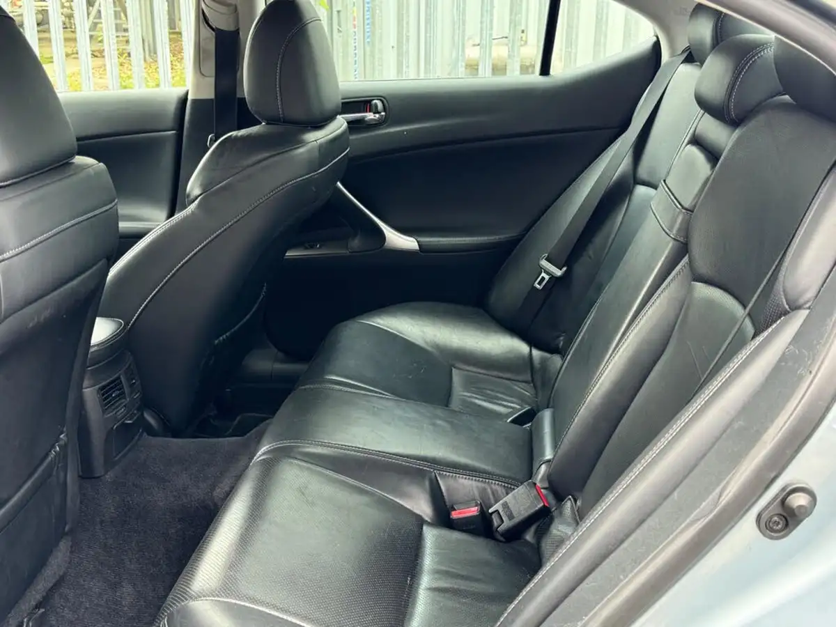 2010-lexus-is-250-25-se-i-dab-saloon-4d-auto-big-19