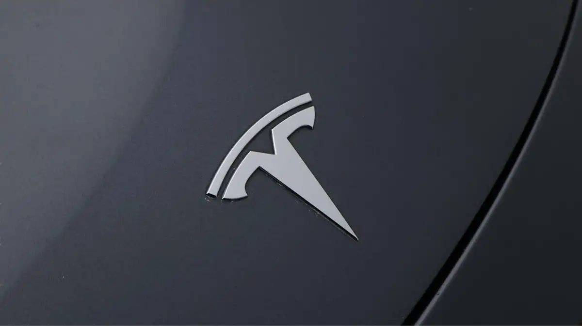 2022-tesla-model-y-e-long-range-big-23
