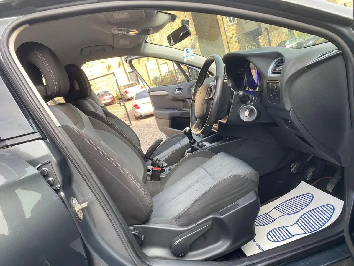 2013-citroen-c4-16-vtr-big-12