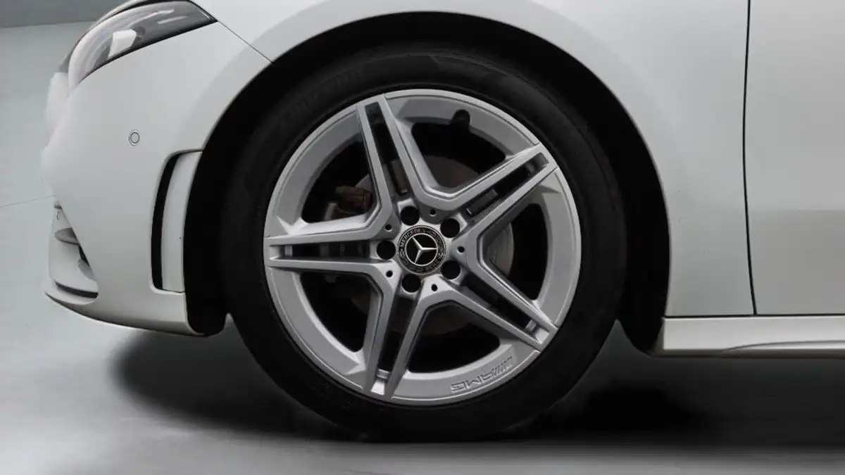 2019-mercedes-benz-a-class-13-a200-amg-line-premium-hatchback-5d-big-18