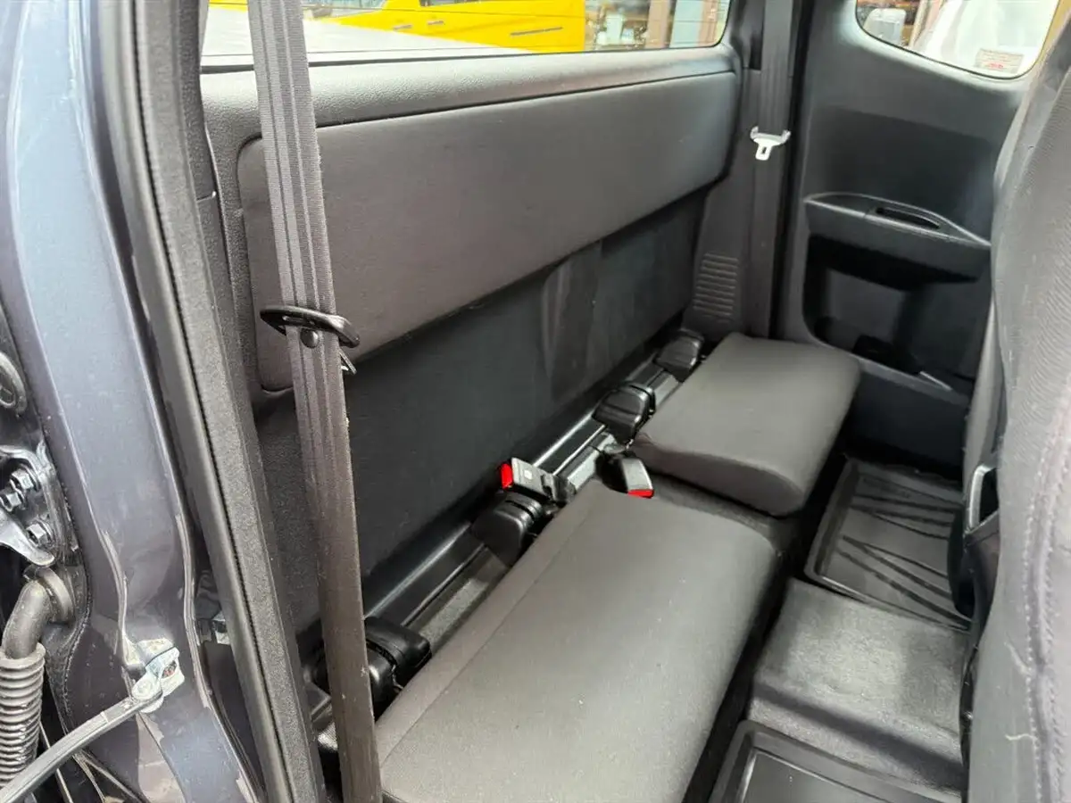 2023-isuzu-d-max-19td-utility-4x4-extended-auto-big-11