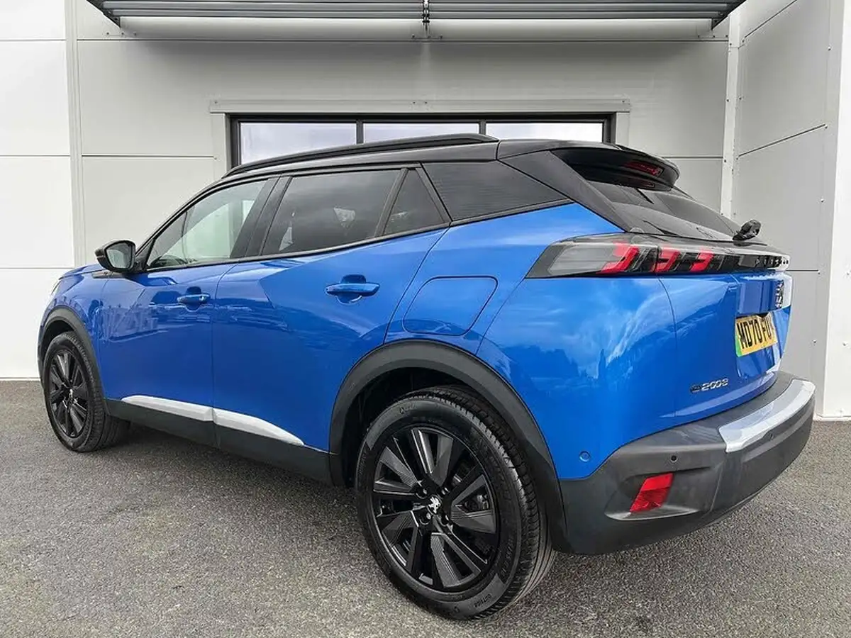 2021-peugeot-2008-suv-e-gt-premium-big-6