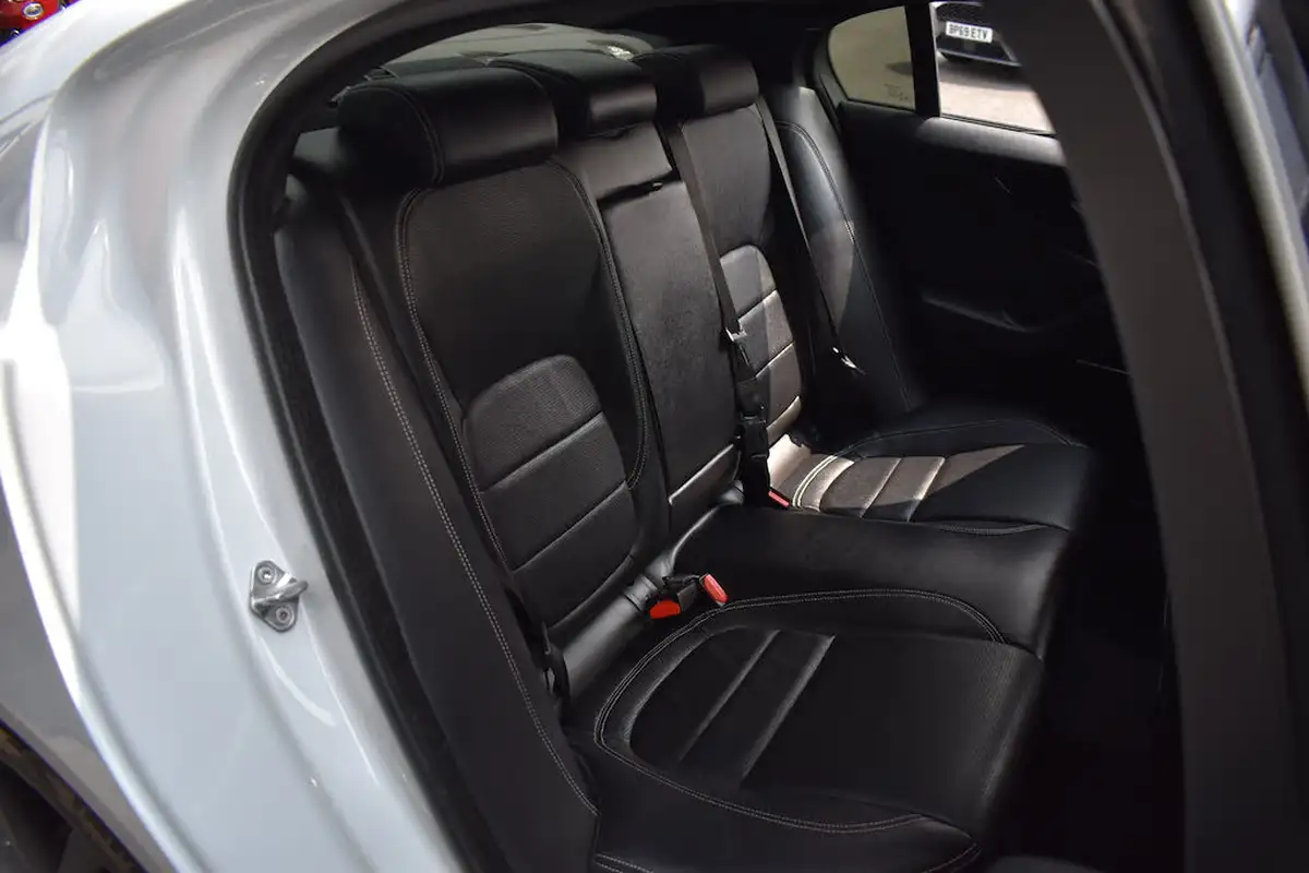 2021-jaguar-xe-20-d200-r-dynamic-black-big-32