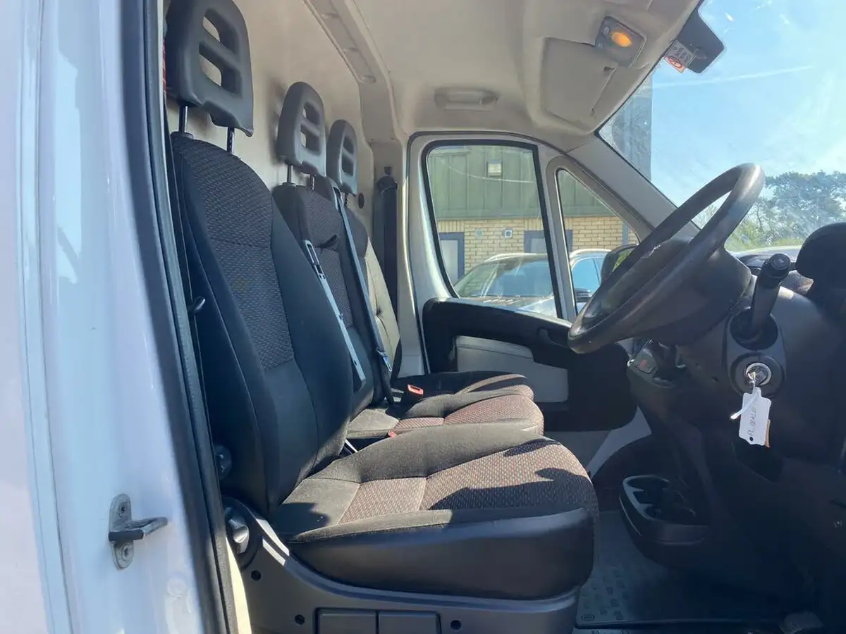 2018-peugeot-boxer-20-bluehdi-professional-335-l3-h2-big-8
