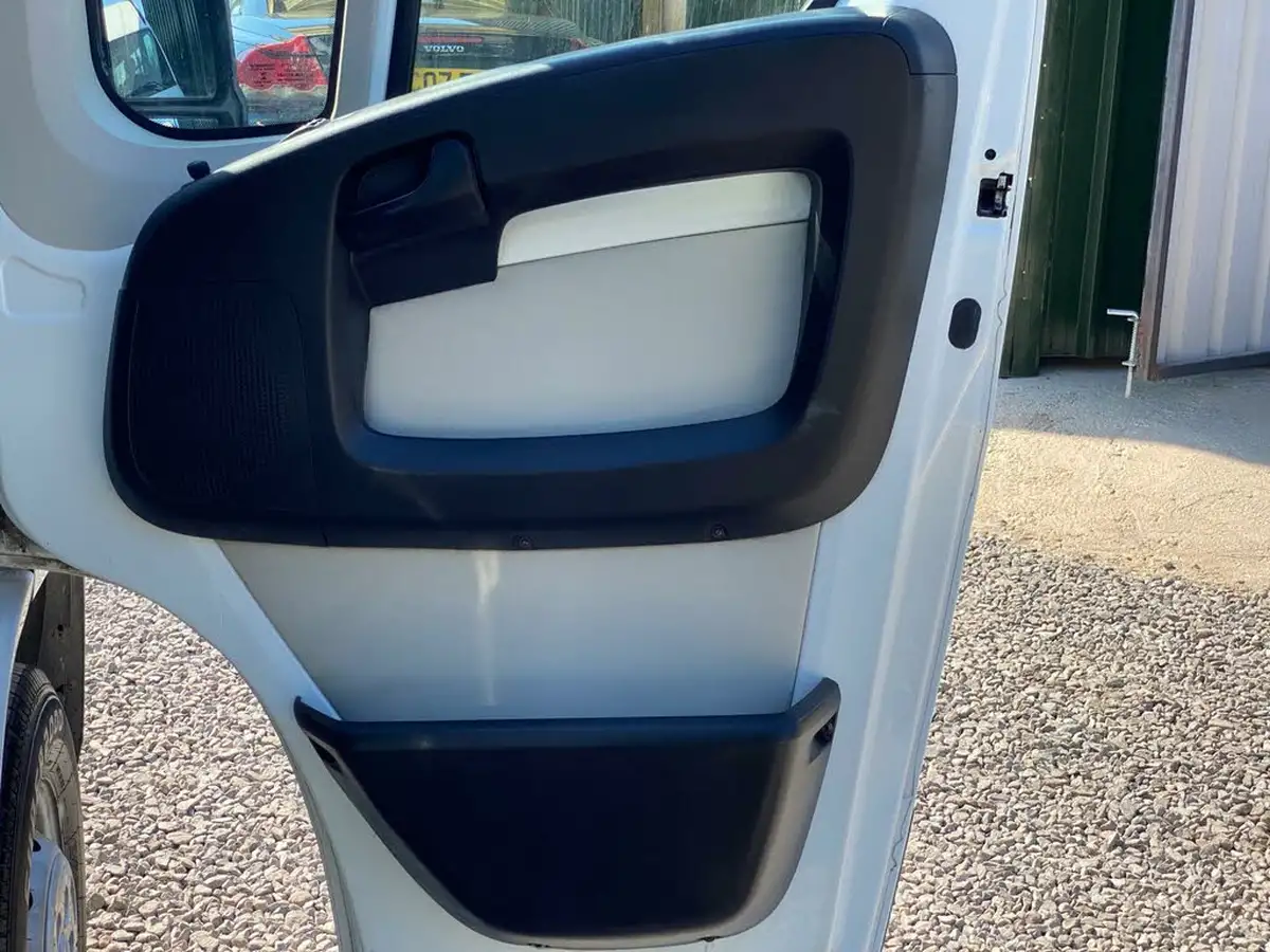 2018-peugeot-boxer-20-bluehdi-professional-335-l3-h2-big-36