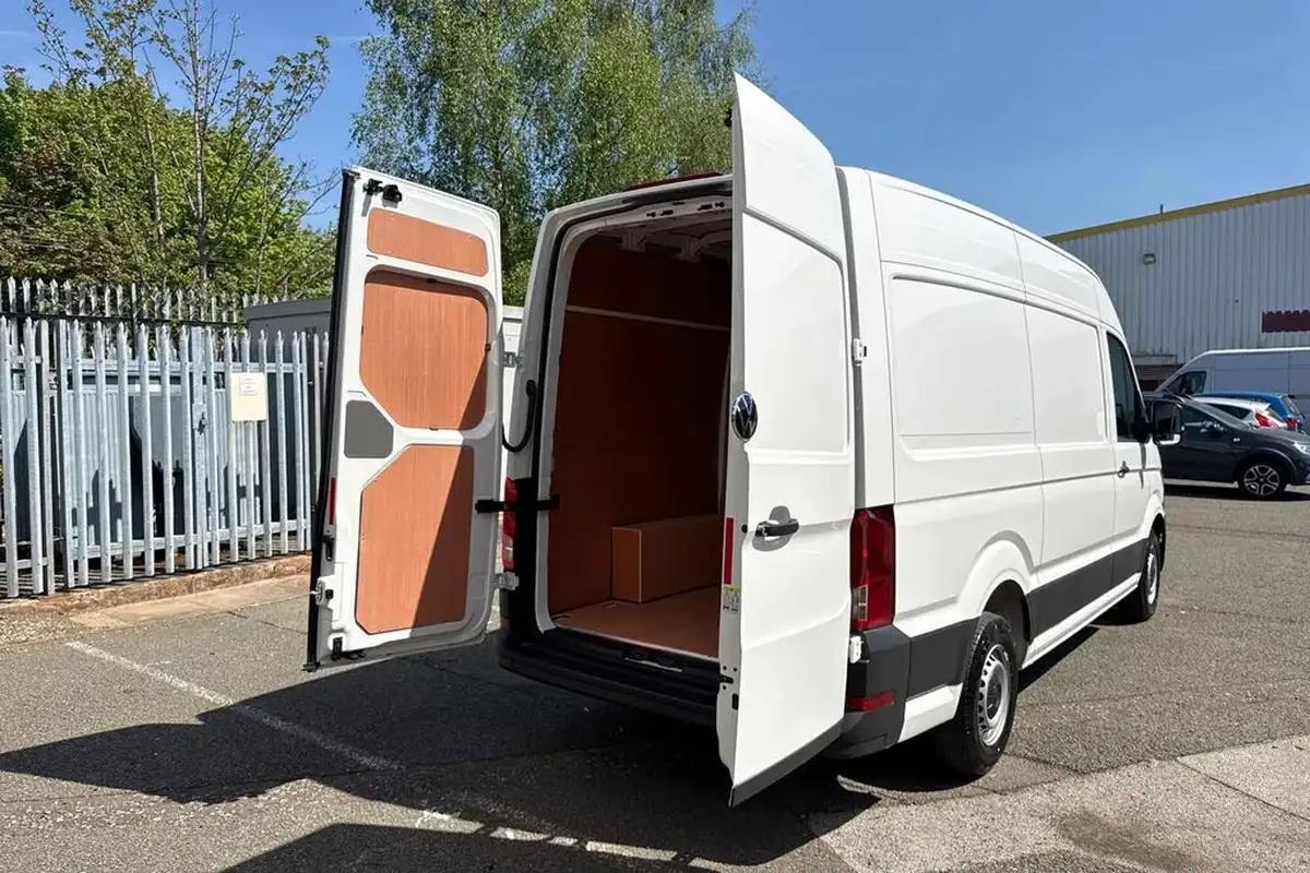 2024-volkswagen-crafter-20tdi-cr35-mwb-commerce-140pseu6d-panel-van-big-39
