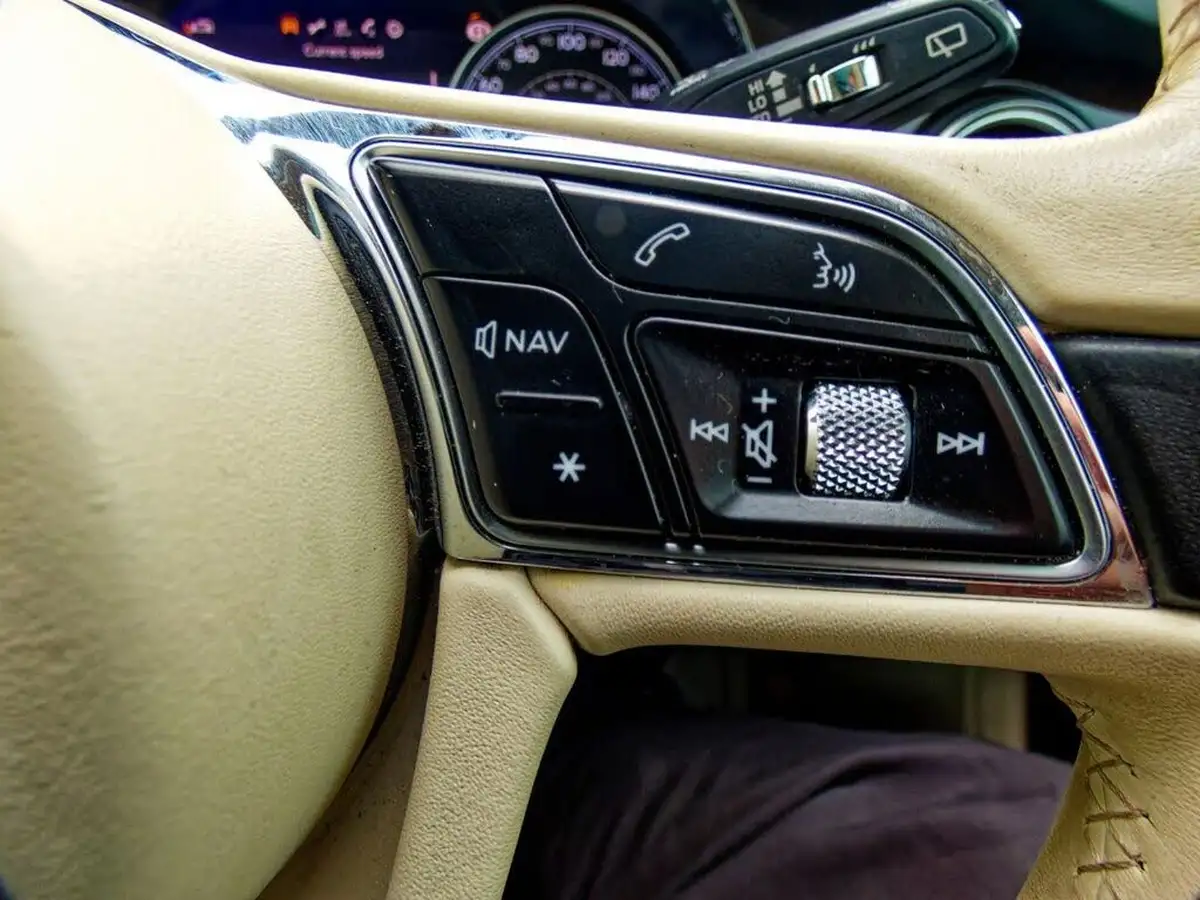 2017-bentley-bentayga-40-diesel-big-35