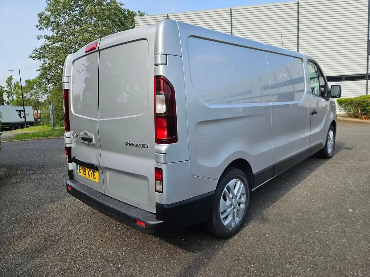 2019-renault-trafic-16dci-ll29-120-sport-nav-e6-panel-van-big-8