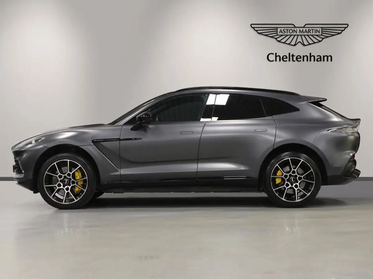 2022-aston-martin-dbx-40-v8-big-11