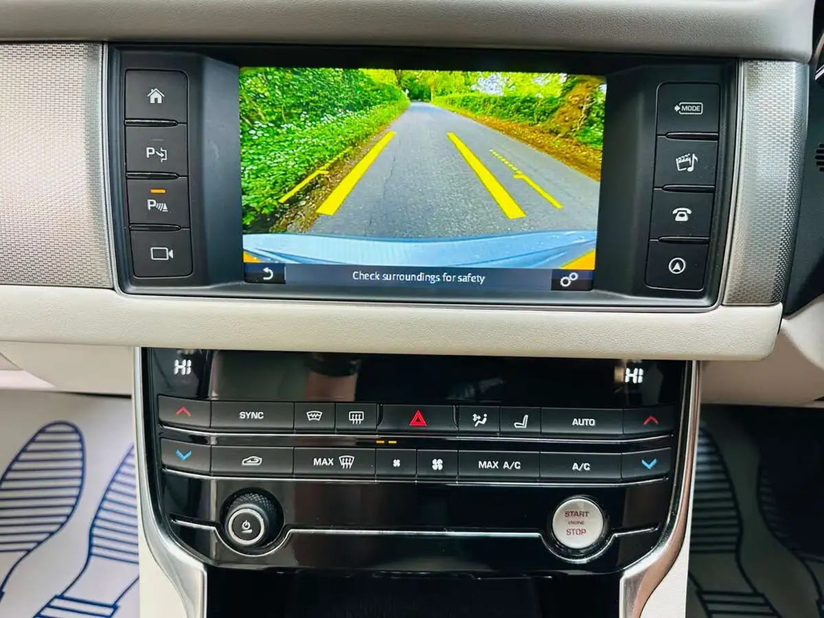 2018-jaguar-xf-20td-portfolio-240ps-awd-saloon-4d-1998cc-auto-big-13
