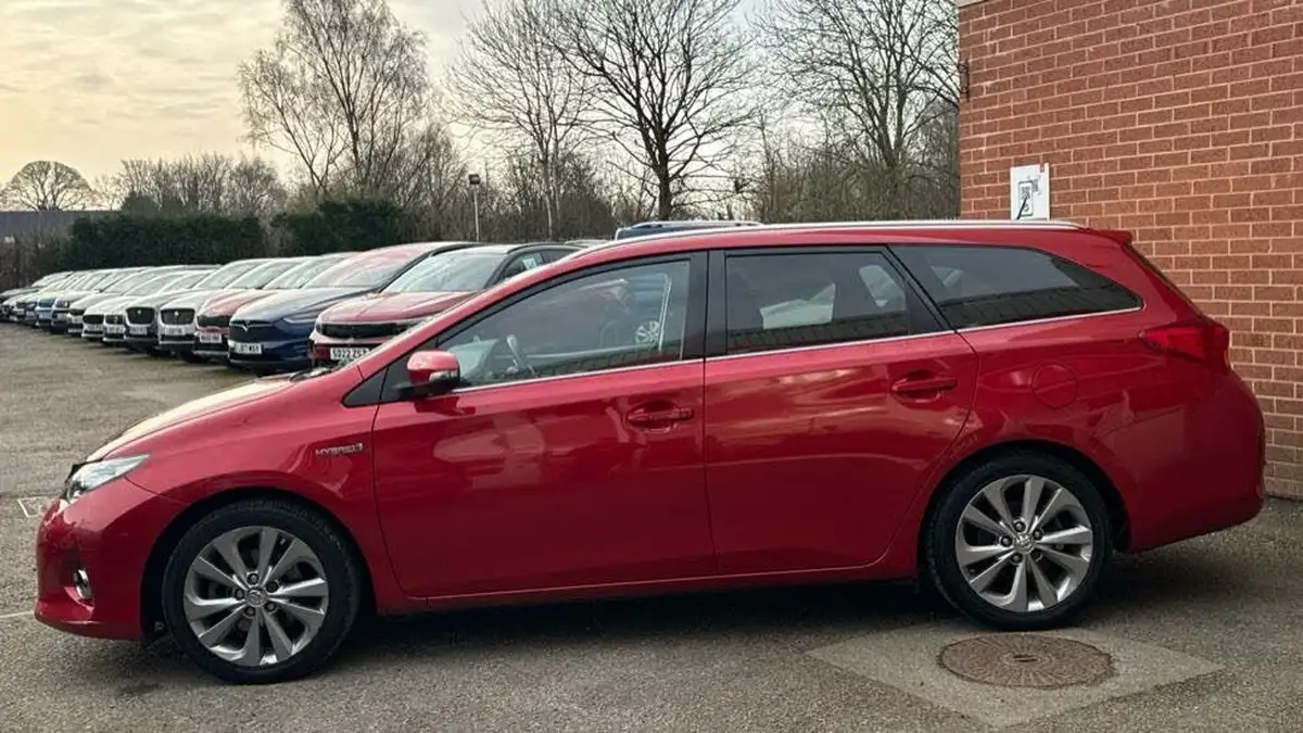 2015-toyota-auris-18-vvt-i-hsd-excel-touring-sports-e-cvt-big-16