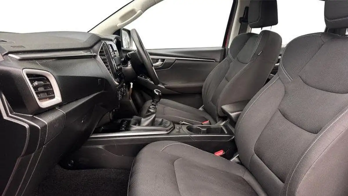 2022-isuzu-d-max-19td-dl20-double-pick-up-big-2
