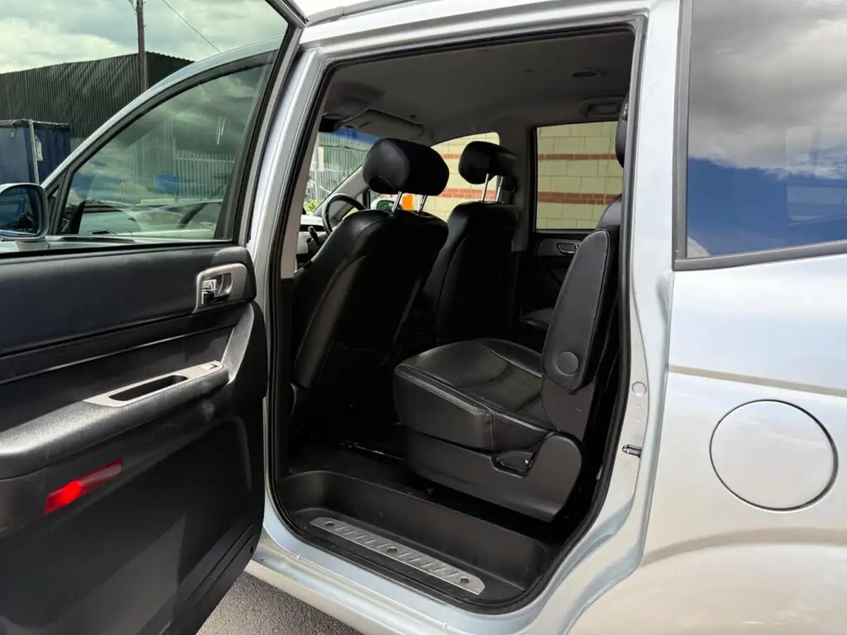 2018-kgm-ssangyong-turismo-22td-ex-auto-big-23