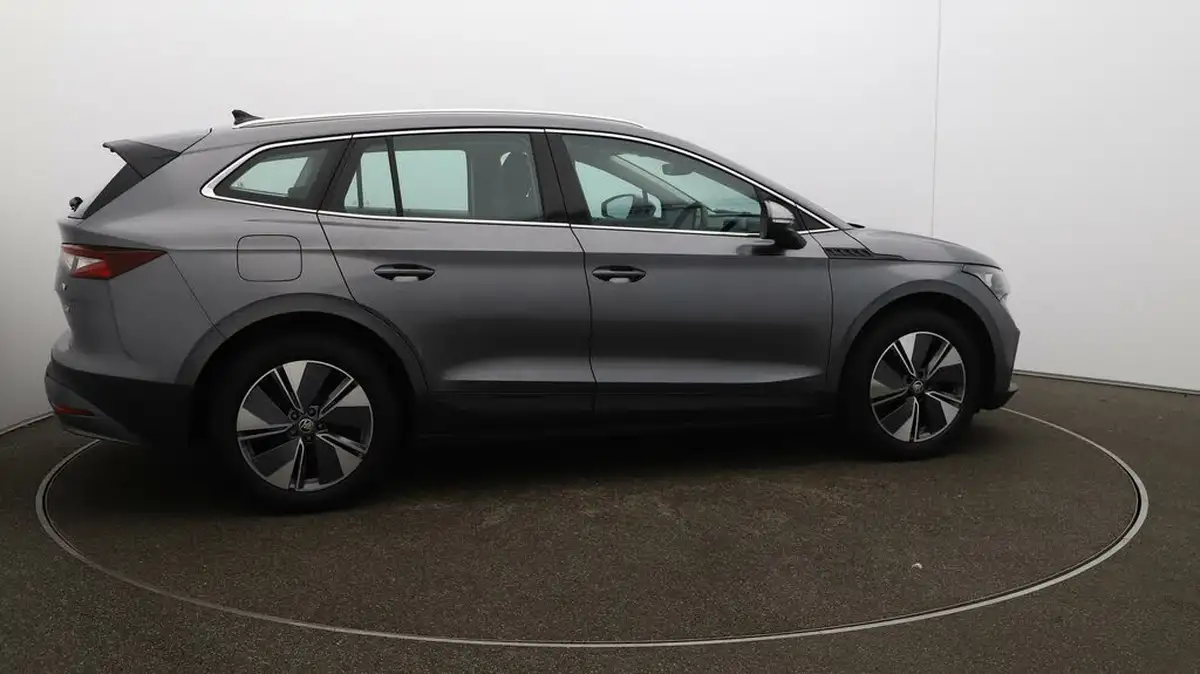 2022-skoda-enyaq-e-60-big-51
