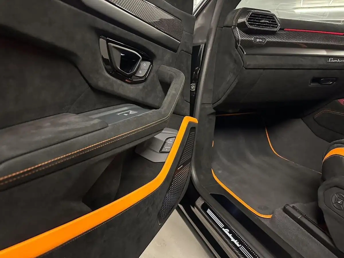 2023-lamborghini-urus-40-no-trim-big-50