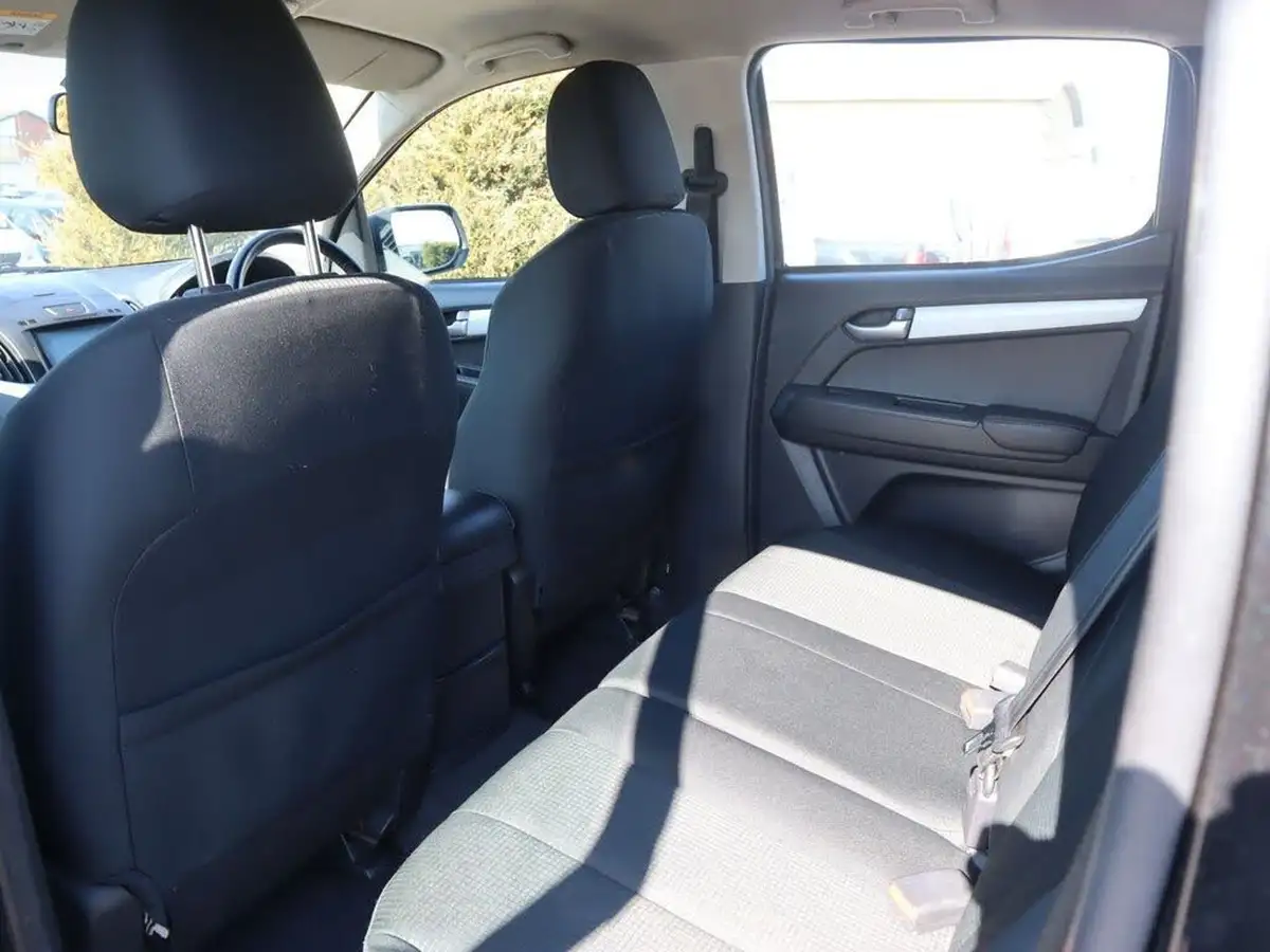 2018-isuzu-d-max-19td-yukon-nav-double-pickup-big-23