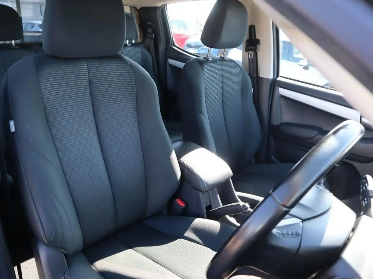 2018-isuzu-d-max-19td-yukon-nav-double-pickup-big-19
