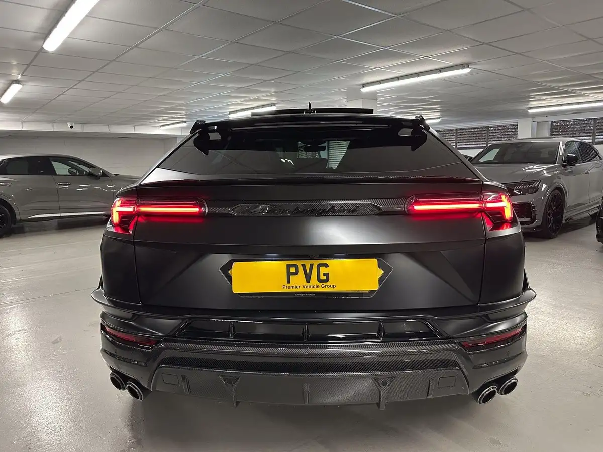 2023-lamborghini-urus-40-no-trim-big-22