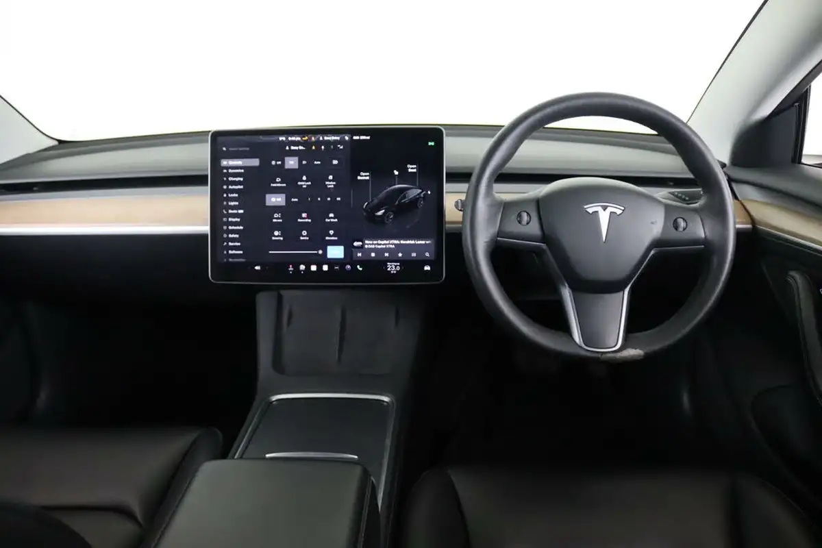 2022-tesla-model-3-e-rwd-big-16