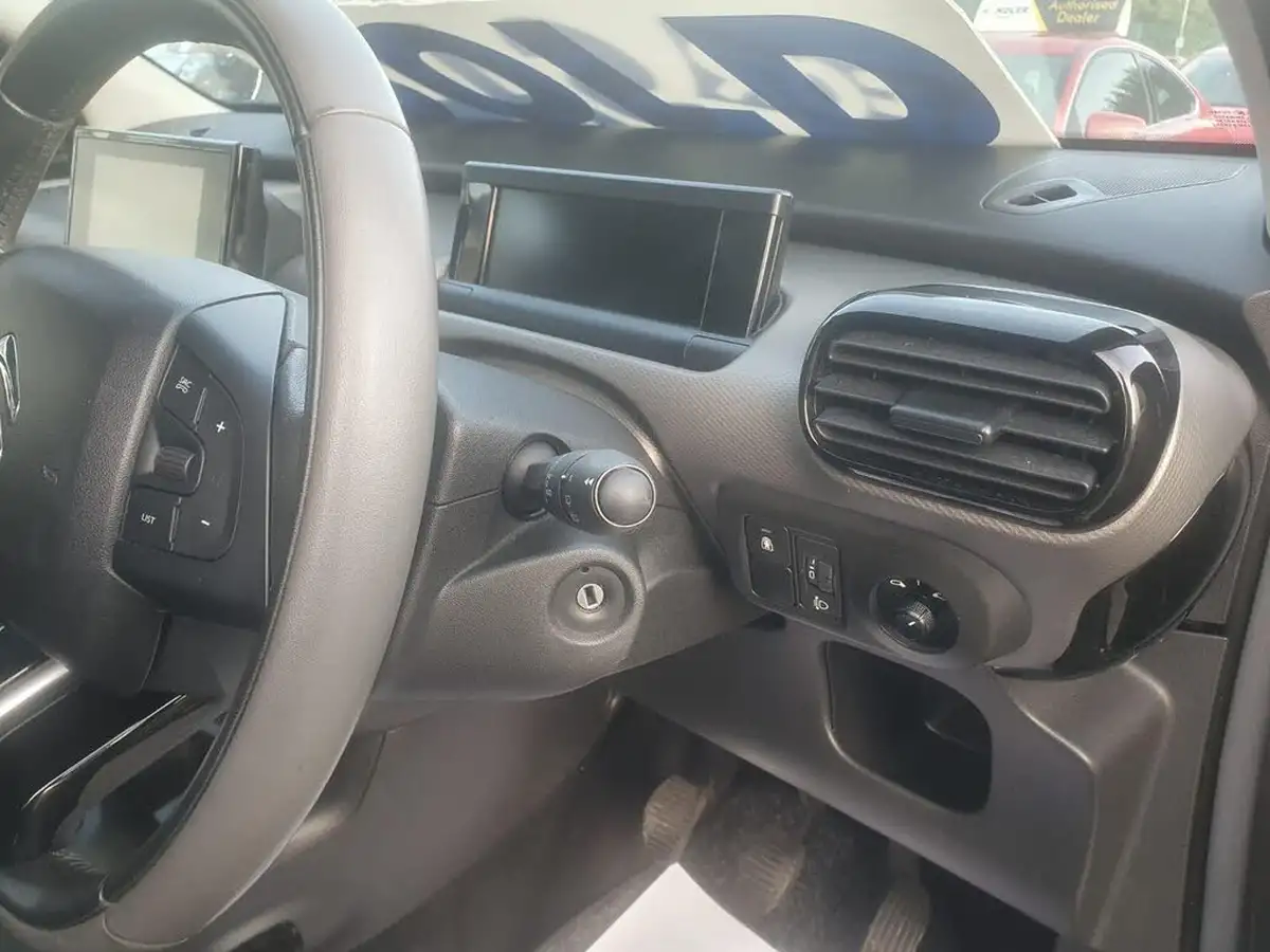 2015-citroen-c4-cactus-16bluehdi-flair-big-52