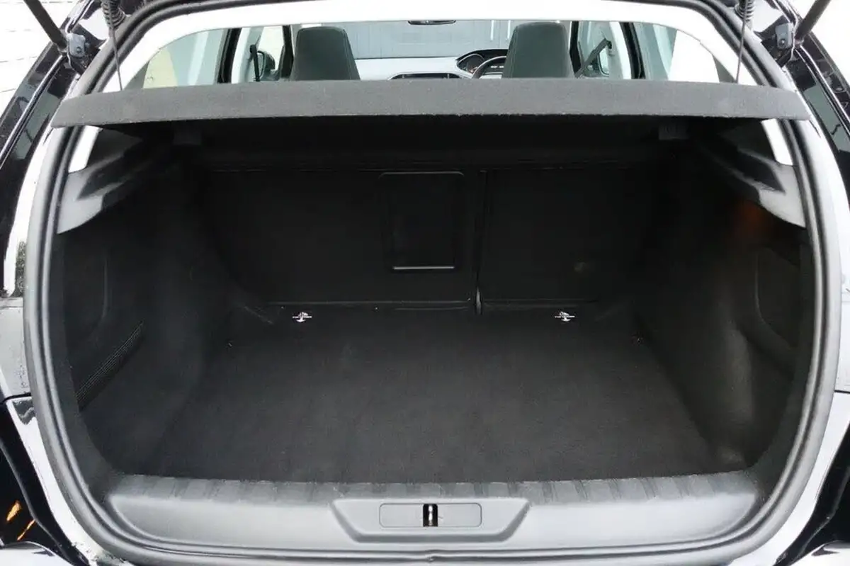 2019-peugeot-308-12-puretech-allure-110bhp-big-33