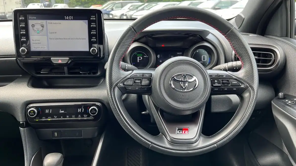 2022-toyota-yaris-15-vvt-i-gr-sport-big-5