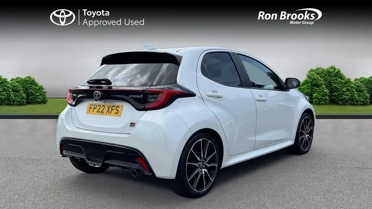 2022-toyota-yaris-15-vvt-i-gr-sport-big-1