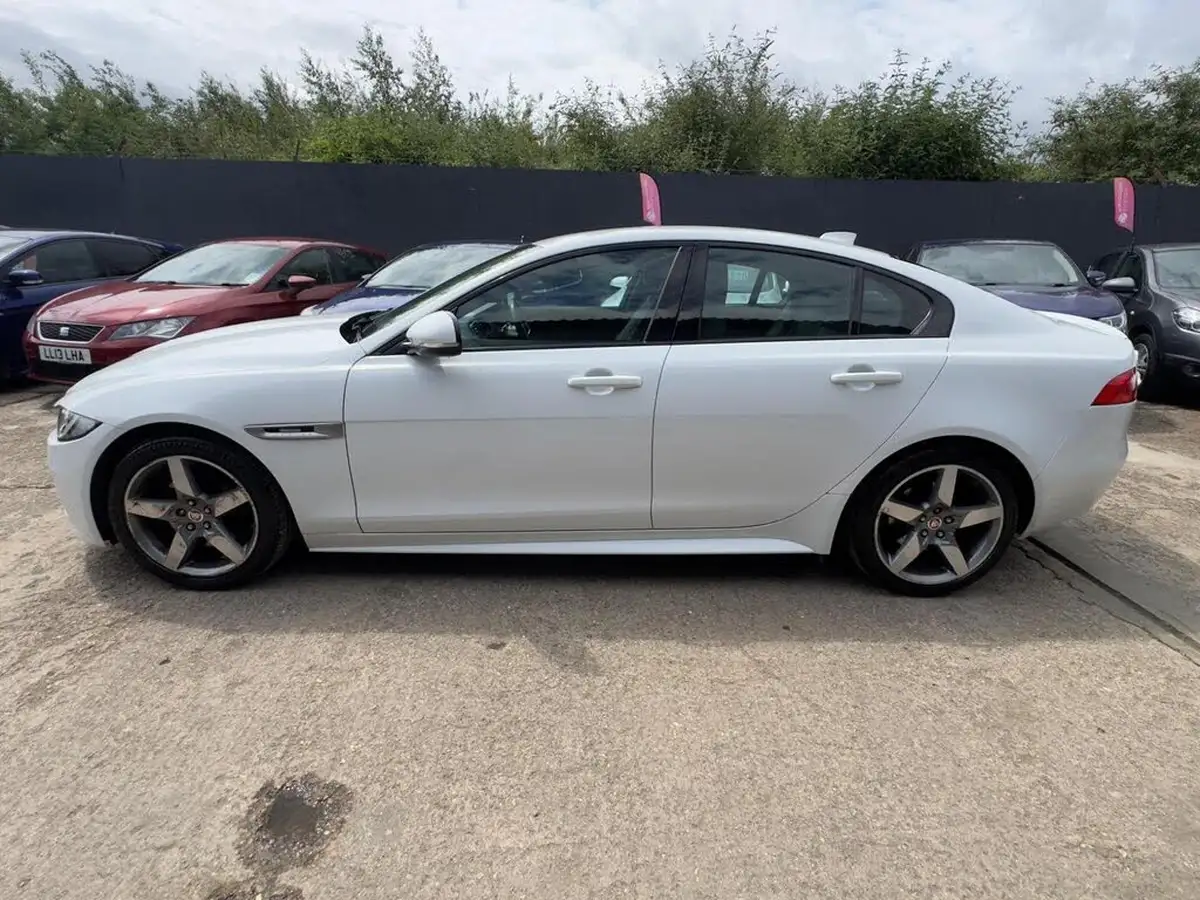 2017-jaguar-xe-20d-r-sport-180ps-1999cc-big-9