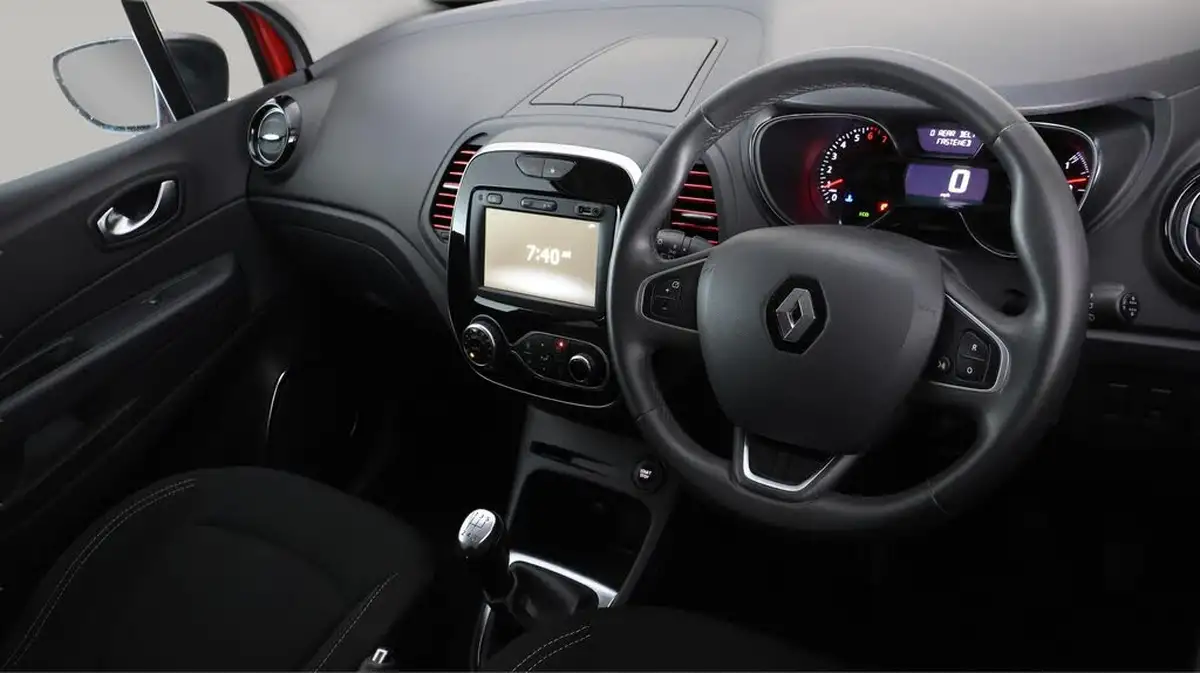 2019-renault-captur-09-tce-iconic-big-8