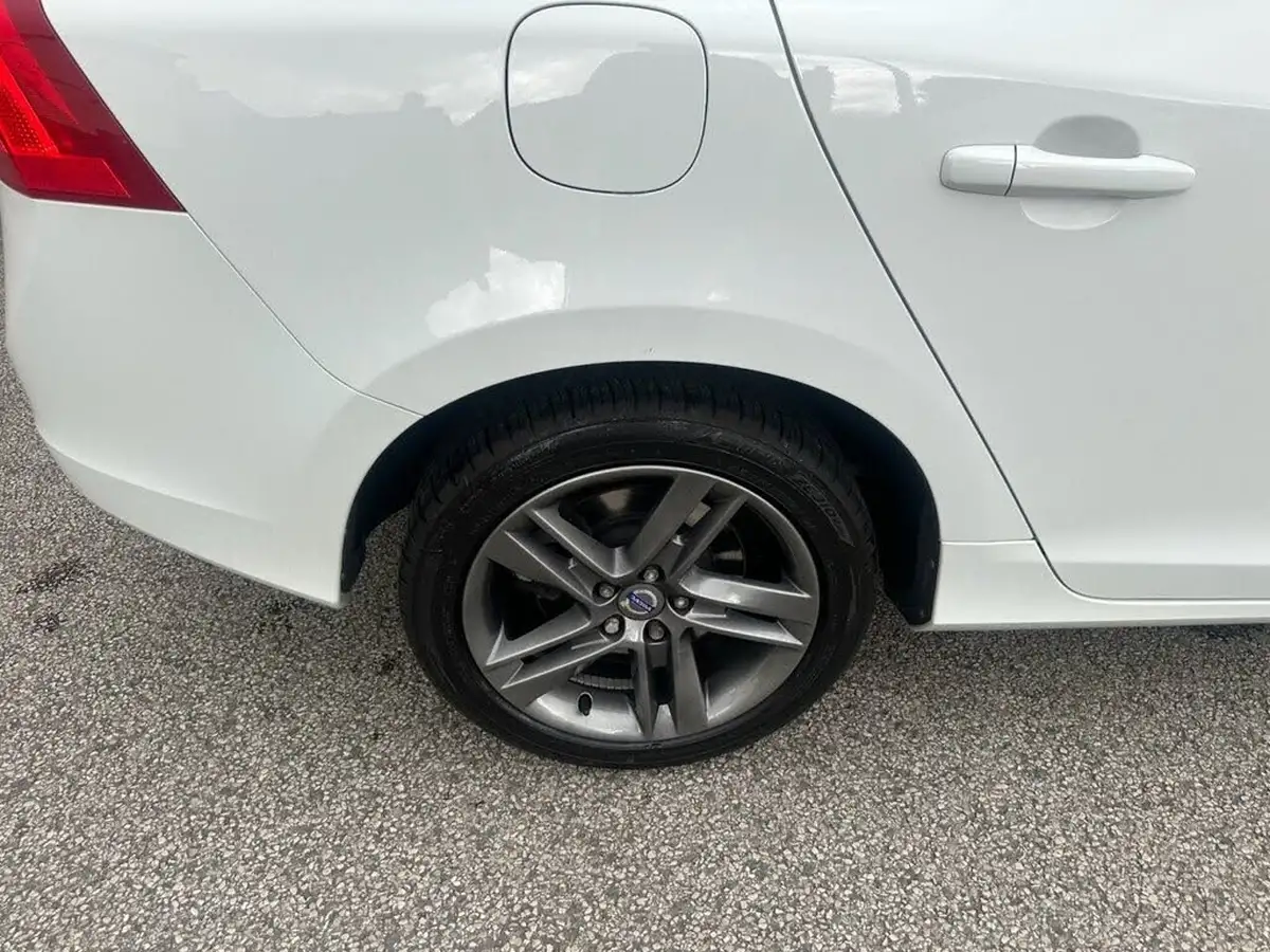 2016-volvo-v60-20td-d2-se-nav-big-34
