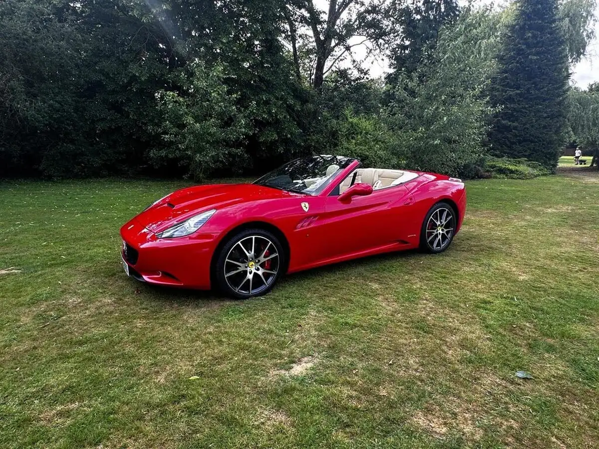 2010-ferrari-california-43-big-0