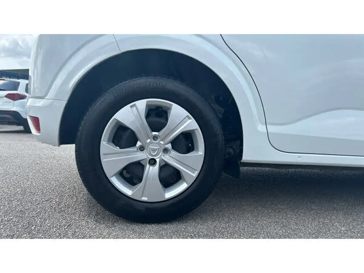 2022-dacia-sandero-10-sce-essential-big-6