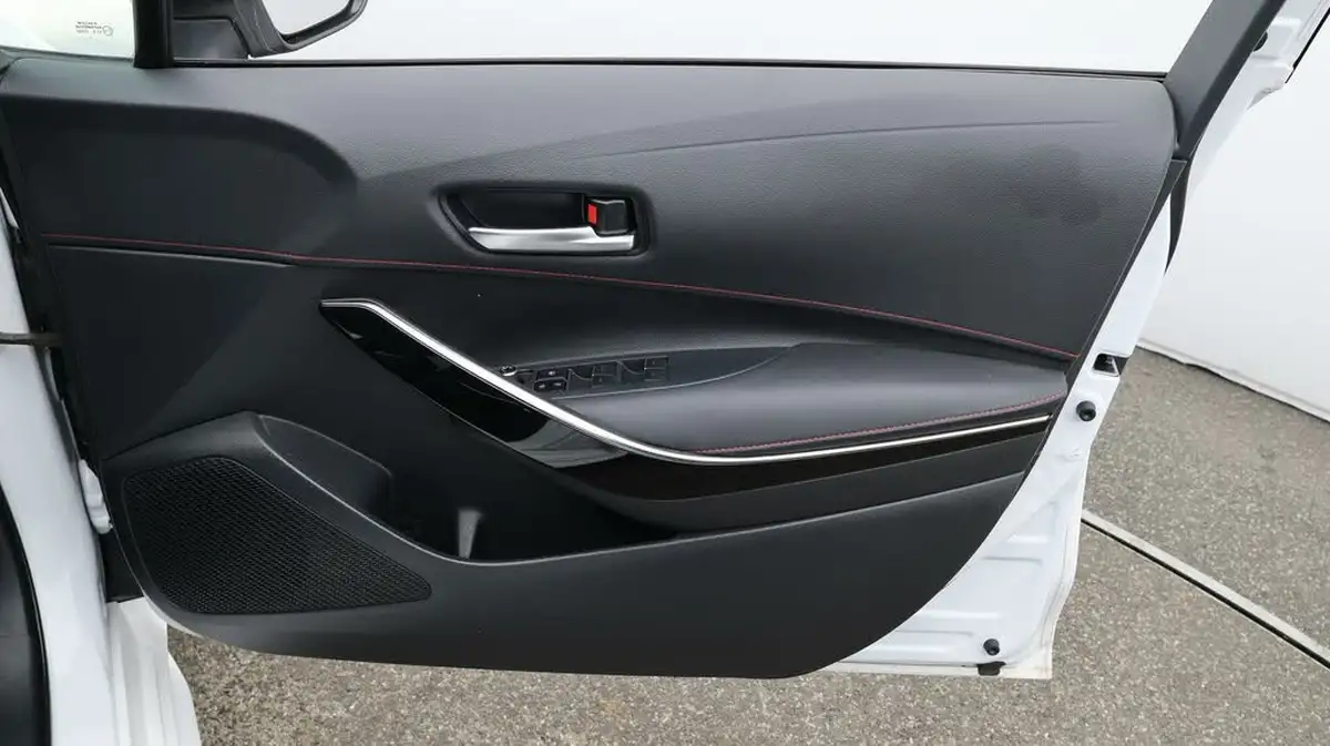 2021-toyota-corolla-18-vvt-i-excel-trk-touring-sports-big-15
