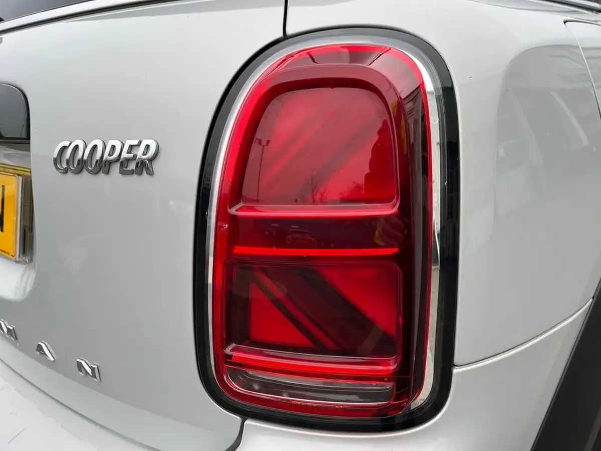 2021-mini-countryman-15-cooper-classic-auto-big-18