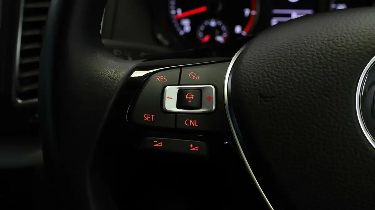 2020-volkswagen-sharan-14-tsi-se-nav-big-24