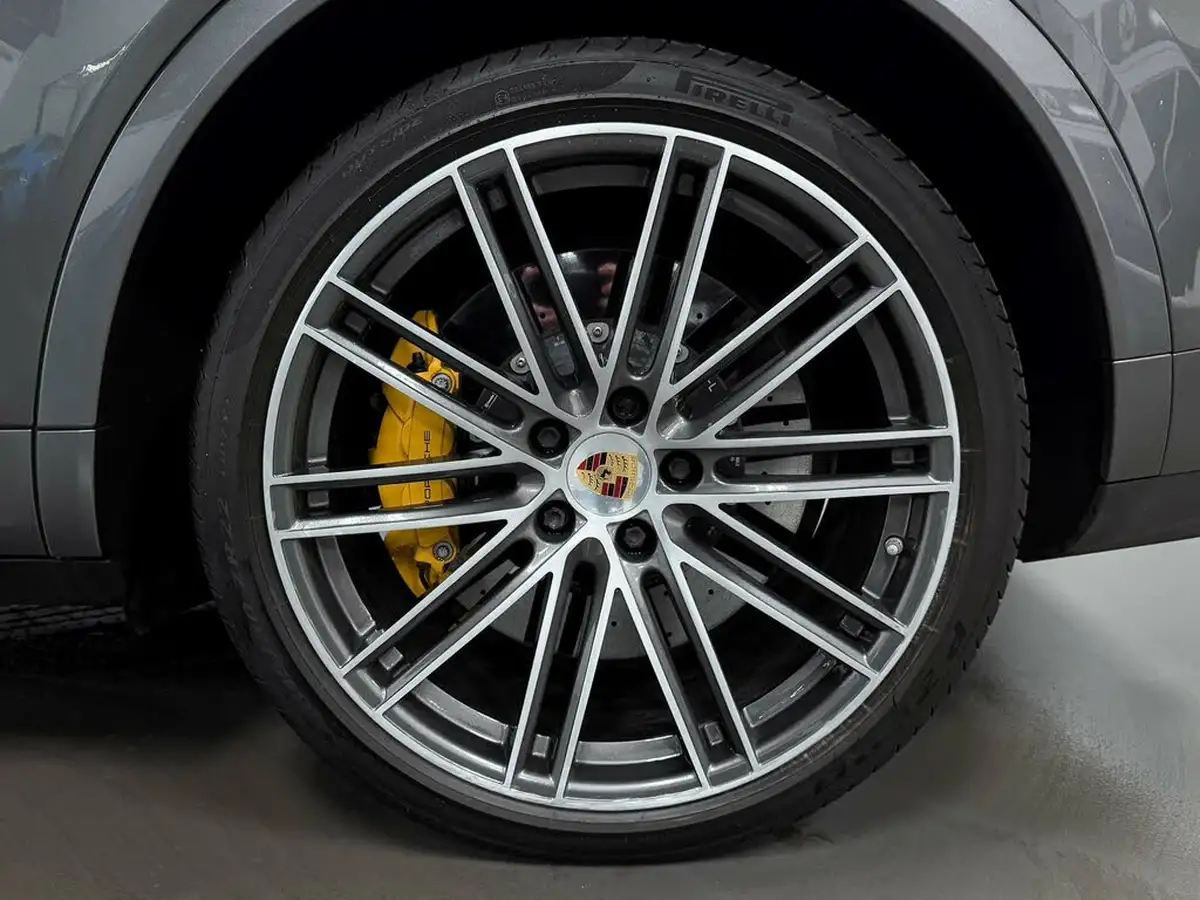 2020-porsche-cayenne-40-v8-turbo-s-e-hybrid-station-wagon-big-70