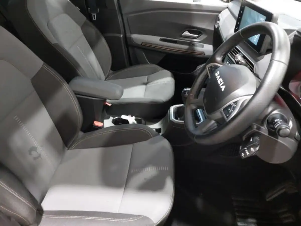 2024-dacia-sandero-stepway-10-tce-extreme-90bhp-big-18