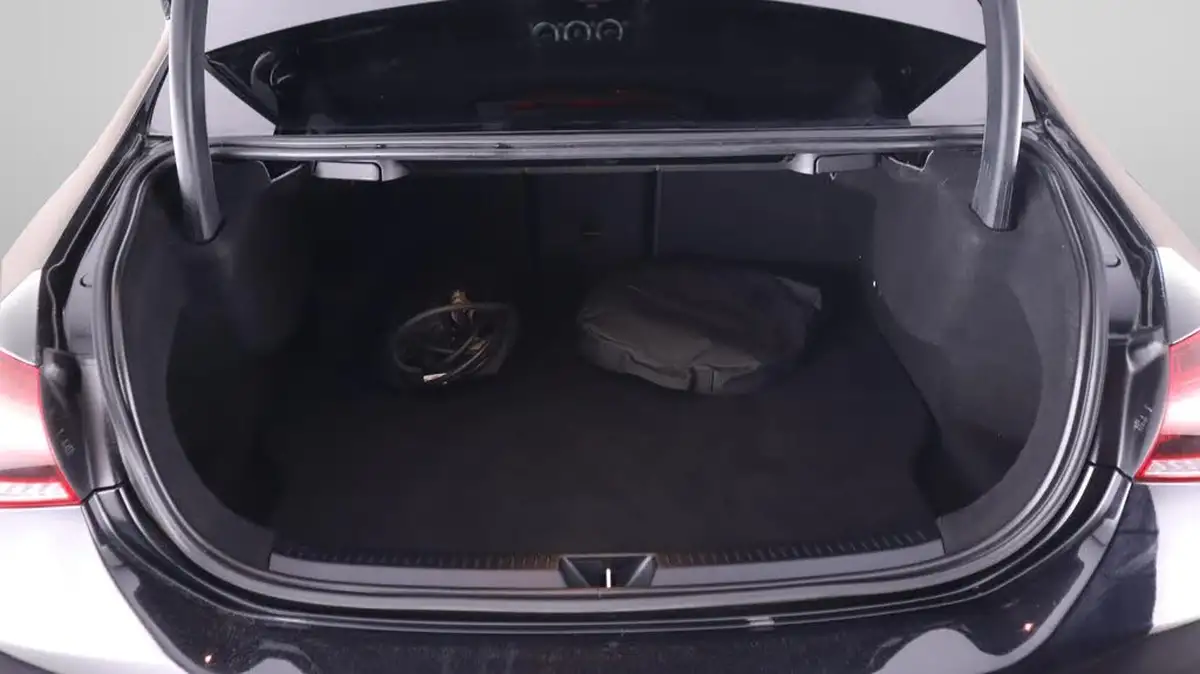 2020-mercedes-benz-a-class-13-a250e-amg-line-premium-saloon-4d-big-17