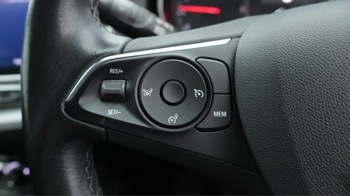 2019-vauxhall-grandland-x-12-sport-nav-big-23