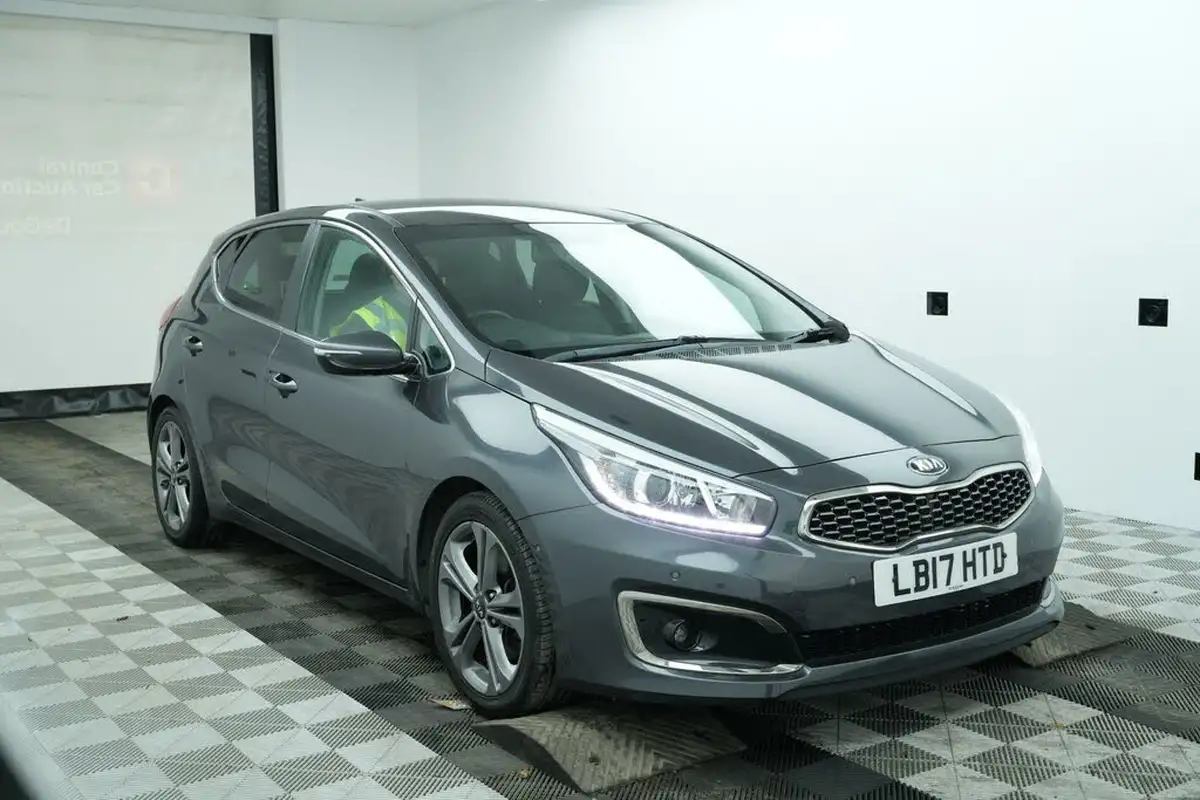 2017-kia-ceed-16crdi-3-hatchback-big-11