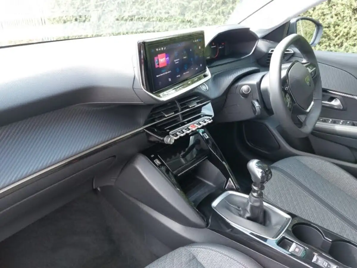 2024-peugeot-208-12-puretech-allure-big-4