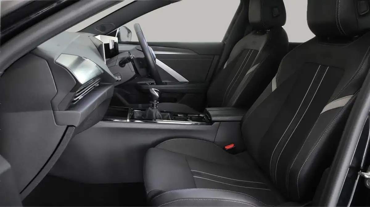 2023-vauxhall-astra-12-turbo-gs-hatchback-big-13