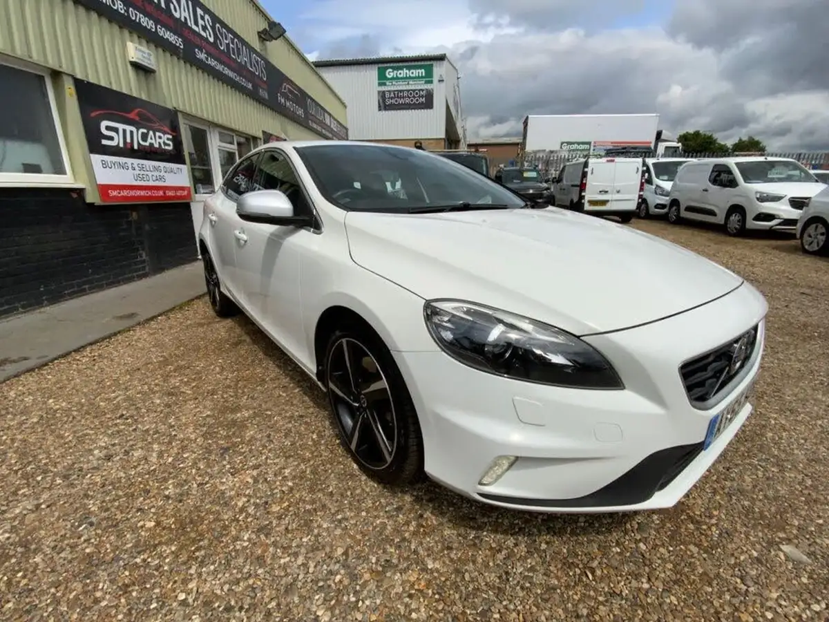 2015-volvo-v40-20td-d4-r-design-nav-geartronic-big-11