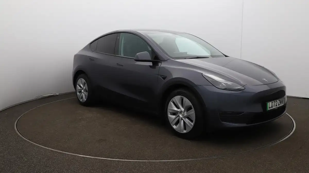 2022-tesla-model-y-e-long-range-big-44