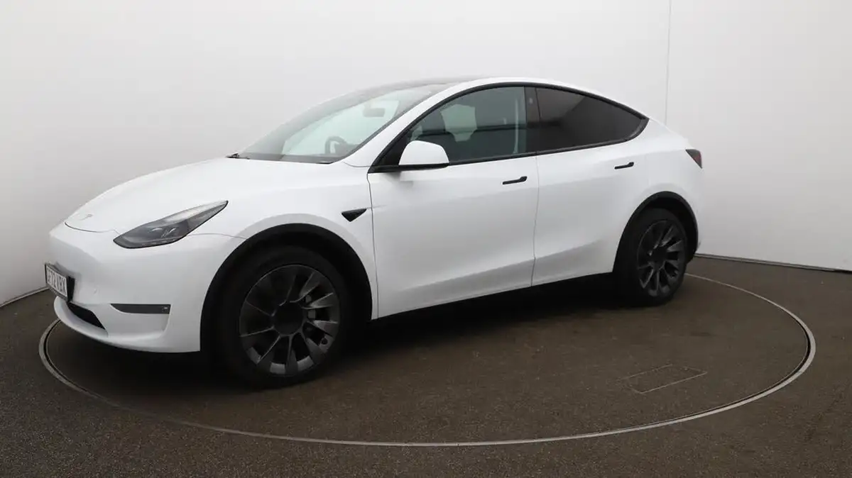 2022-tesla-model-y-e-long-range-big-68