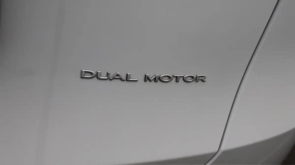 2022-tesla-model-y-e-long-range-big-20
