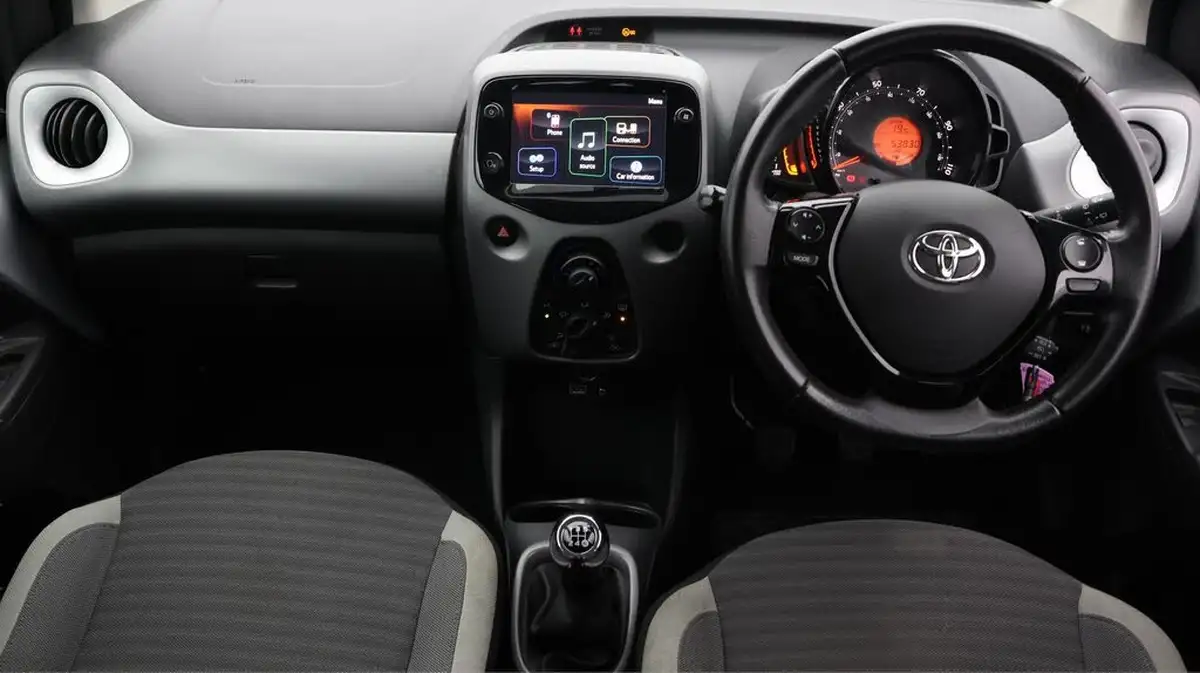 2019-toyota-aygo-10-vvt-i-x-play-big-13